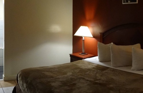 Wayne Hotel | Red Apple Inn