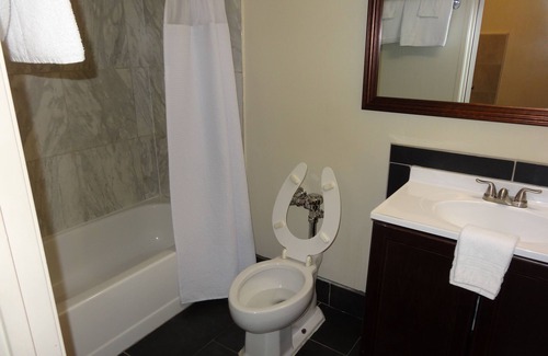 Wayne Hotel | Red Apple Inn