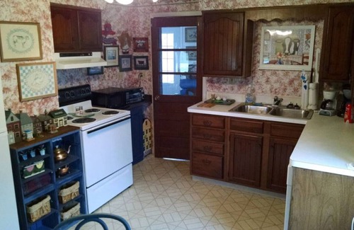 Elyria House | Red Barn Dairy Farm - a serene stay