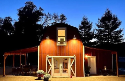Jacksonville House | Red Barn in Wine Country