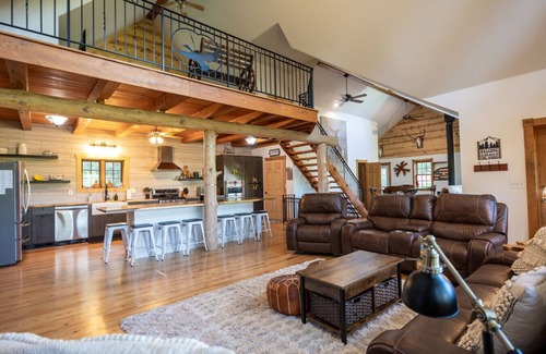 Walker Cabin | Red Barn Lodge with a Boat slip at Leach Lake