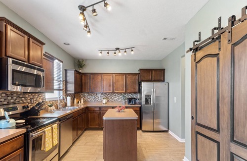 Jeffersonville - Clarksville House | Red Barn - Work-friendly w/ outdoor grill & patio