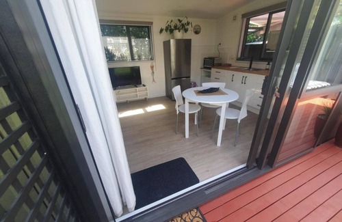 Red Beach Cottage | Red Beach Garden Cottage: Where cozy meets convenience!