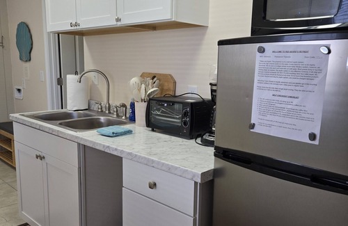 Ocracoke Apartment | Red Beard's Retreat Suite 2: Cozy 1QBR 1Bath, Queen sleeper sofa