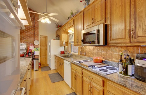 Custer County House | Red Bluff Inn & Retreat w/Entire Ranch on Lake!