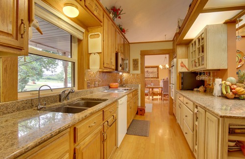 Custer County House | Red Bluff Inn & Retreat w/Entire Ranch on Lake!