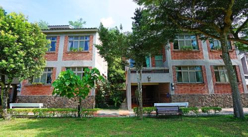 Nanzhuang Bed & Breakfast | Red Brick Villas