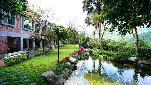 Nanzhuang Bed & Breakfast | Red Brick Villas
