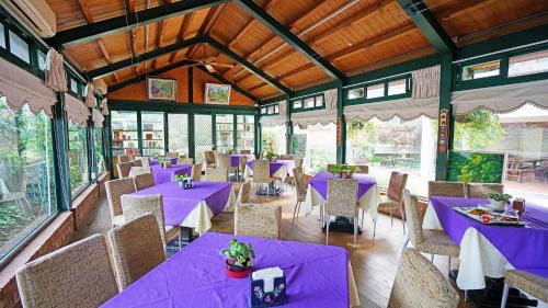 Nanzhuang Bed & Breakfast | Red Brick Villas