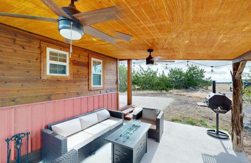 Harper Hotel | Red Cabin on the Ranch