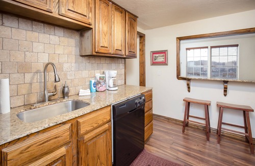 Medicine Park Cabin | Red cabin with Panoramic Mountain View Cabin for 5