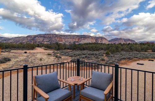 Orderville House | Red Canyon Casita-Brand New, Views, Hot Tub, Near Zion & Bryce