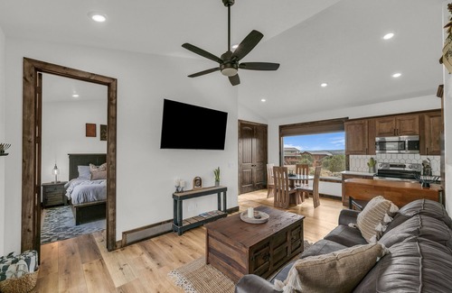 Orderville Cabin | Red Canyon Casita | Private hot tub | Zion NP