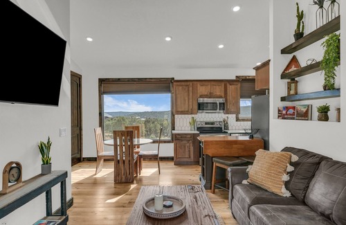 Orderville Cabin | Red Canyon Casita | Private hot tub | Zion NP