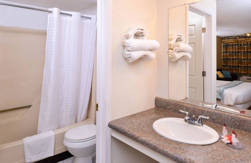 Gold Rock Hotel | Red Carpet Inn Battleboro
