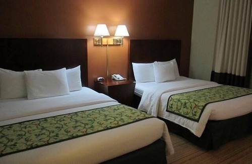 Plymouth Hotel | Red Carpet Inn & Suites