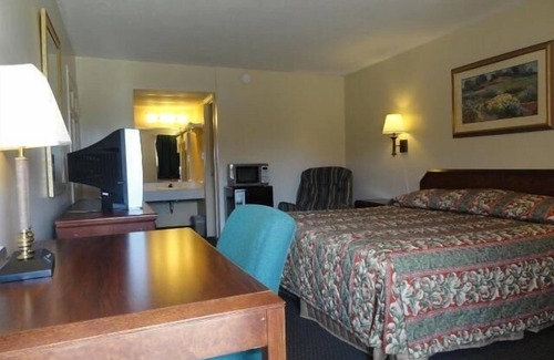 Terre Haute Hotel | Red Carpet Inn Terre Haute