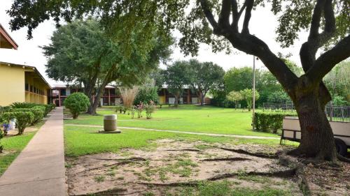 Lawndale/ Wayside Hotel | Red Carpet Inn