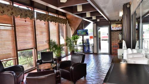Lawndale/ Wayside Hotel | Red Carpet Inn