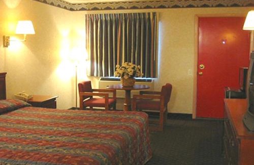 Williamstown Hotel | Red Carpet Inn Williamstown