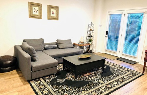 Aldie Villa | Red Cherry Oasis - Charming 2 bedroom villa with AC, WiFi in serene Aldie
