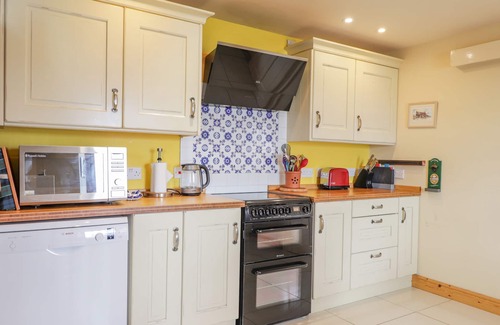 Colbost Cottage | RED CHIMNEYS COTTAGE, family friendly, with open fire in Dunvegan