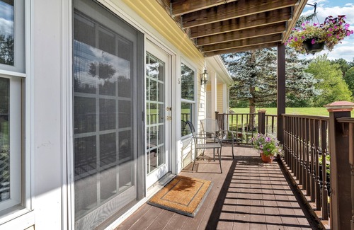 Mendon Apartment | Red Clover Inn-Accessible King Suite in Killington
