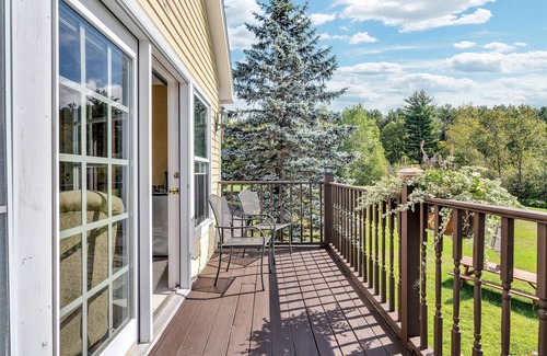 Mendon Apartment | Red Clover Inn Romantic King Suite near Killington