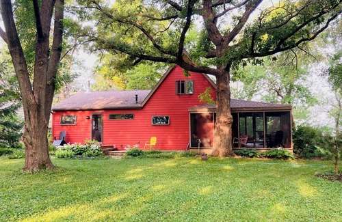 Calumet House | Red Cottage on Lake Winnebago
