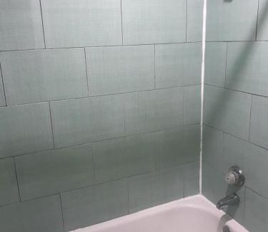 Pleasant Grove Hotel | RED CROWN INN