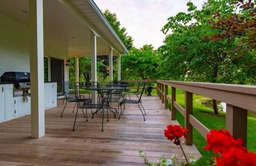 Mansfield House | Red Dahlia Guesthouse
