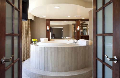 Red Deer Hotel | Red Deer Resort & Casino