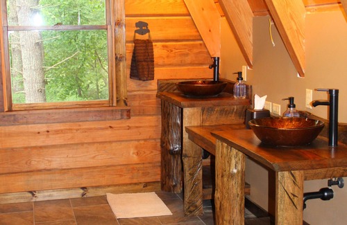 Clyde Cabin | 🦬 Red Dog Barn.on a 65 acre bison ranch!