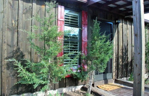 Catron County Cabin | Red Door Cabin In Cruzville