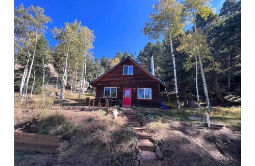 Colorado Springs Cabin | Red Door Cabin