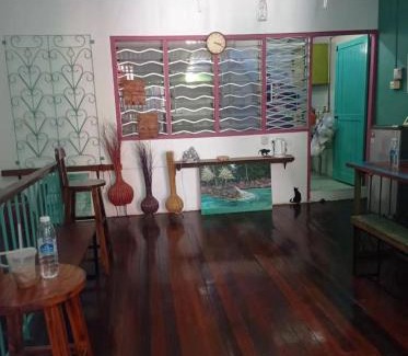 Kampung Lintang House | Red Door Homestay
