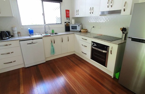 The Range House | Red Door Retreat - entire comfortable 3 bedroom family home