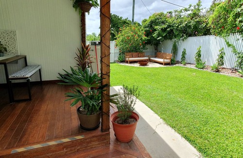 The Range House | Red Door Retreat - entire comfortable 3 bedroom family home