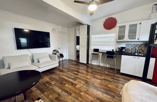 Walsingham Apartment | ❤️Red flower (Where you are welcome)