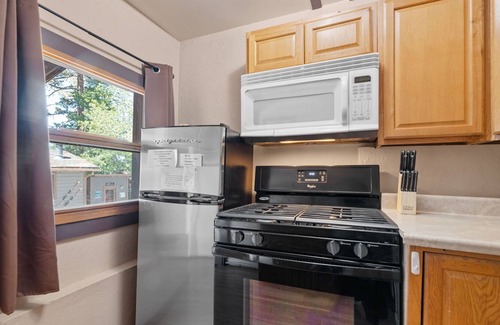 The Village Cottage | Red Fox Sudio Pet Friendly Convenient Location