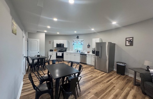 Rustburg House | Red Grain Bin Home 3-bedroom 2.5 baths Near Lynchburg& Liberty