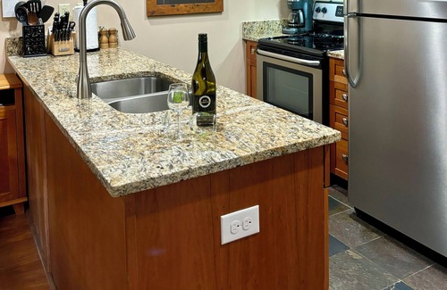 River Run Condo | Red Hawk REMODELED 1140 sq ft, FEELS like a 3 BEDROOM, 2 bed, 3 bath with Murphy