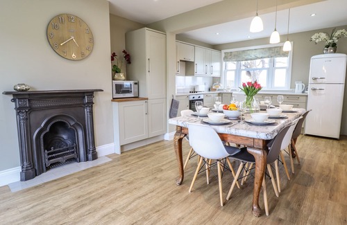 Welshpool Cottage | RED HOUSE FARM, pet friendly, with hot tub in Llanfair Caereinion