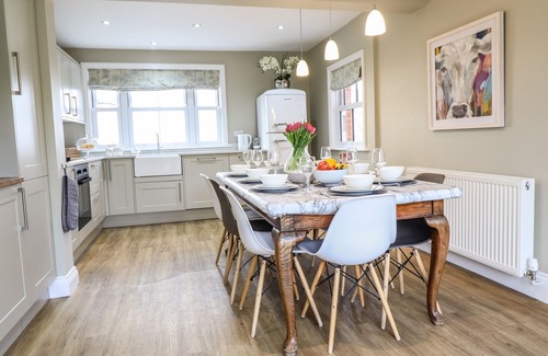 Welshpool Cottage | RED HOUSE FARM, pet friendly, with hot tub in Llanfair Caereinion