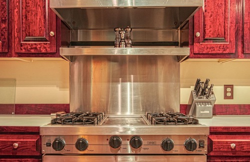 Livingston House | Red House Homestead · Picturesque Paradise Valley Home near town & river