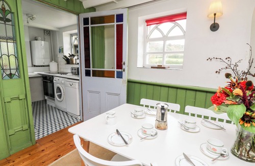 Llandeilo Cottage | Red Kite Lodge