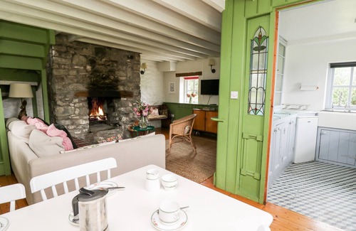 Llandeilo Cottage | RED KITE LODGE, pet friendly, character holiday cottage in Llandeilo