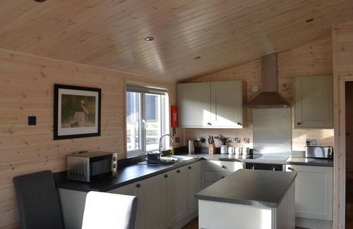 Henton Apartment | Red Kite Luxury 3 Bedroom Lodge with Hot Tub