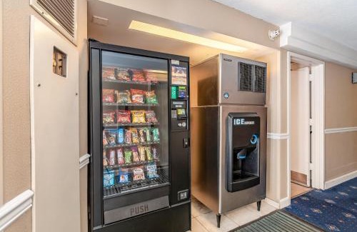 Radnor - Fort Myer Heights Hotel | Red Lion Hotel Rosslyn Iwo Jima