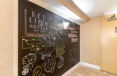 Radnor - Fort Myer Heights Hotel | Red Lion Hotel Rosslyn Iwo Jima